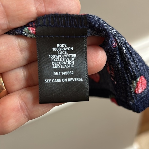 Torrid Babydoll Tank Gauze Crochet Strawberries Navy torrid 00(Women’s size 10) - Picture 5 of 9